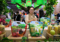 Japanese fresh apples and refined apple products on display.